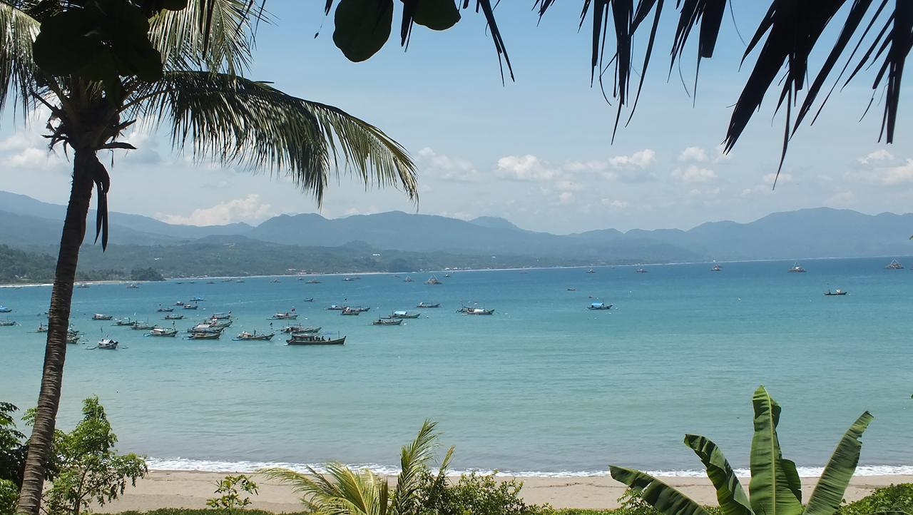Ketapang Resort Karanghawu Экстерьер фото